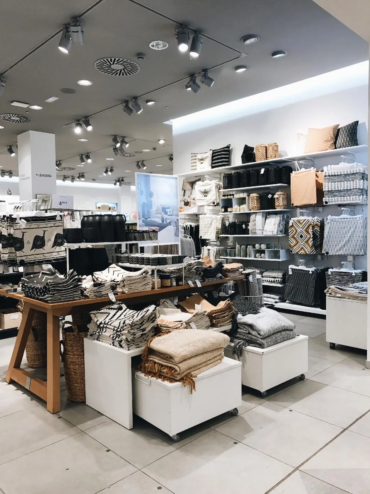 H&M