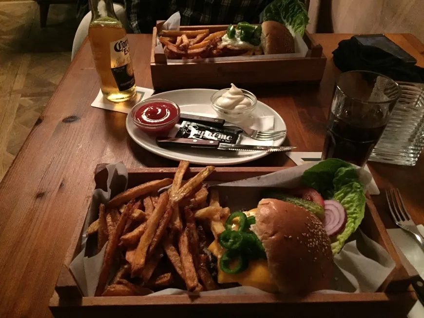 Supreme Burger Grill & Bar