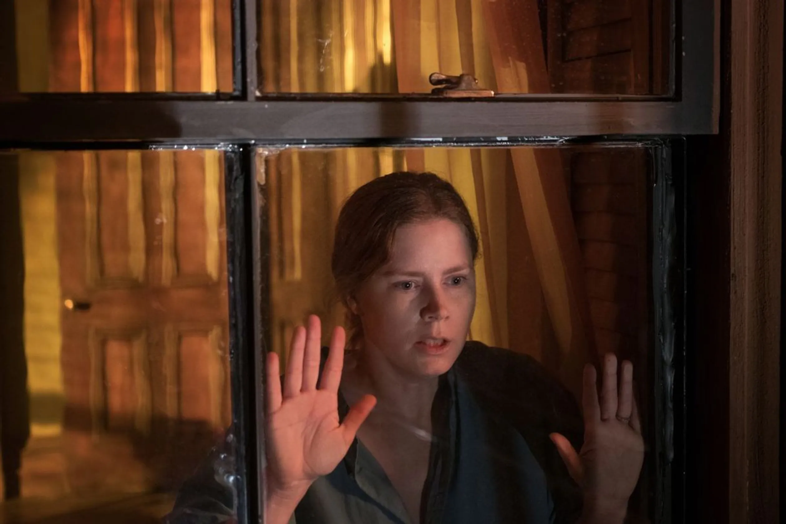 La mujer en la ventana