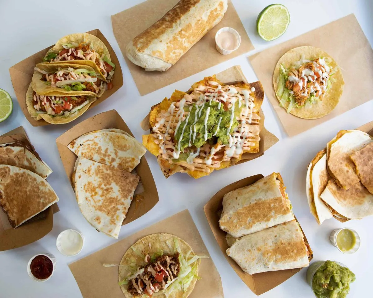 TOTOPO Henao Mexican food