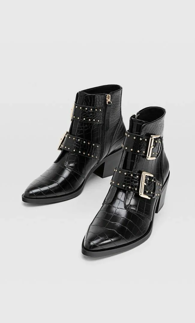 Botins com fivelas