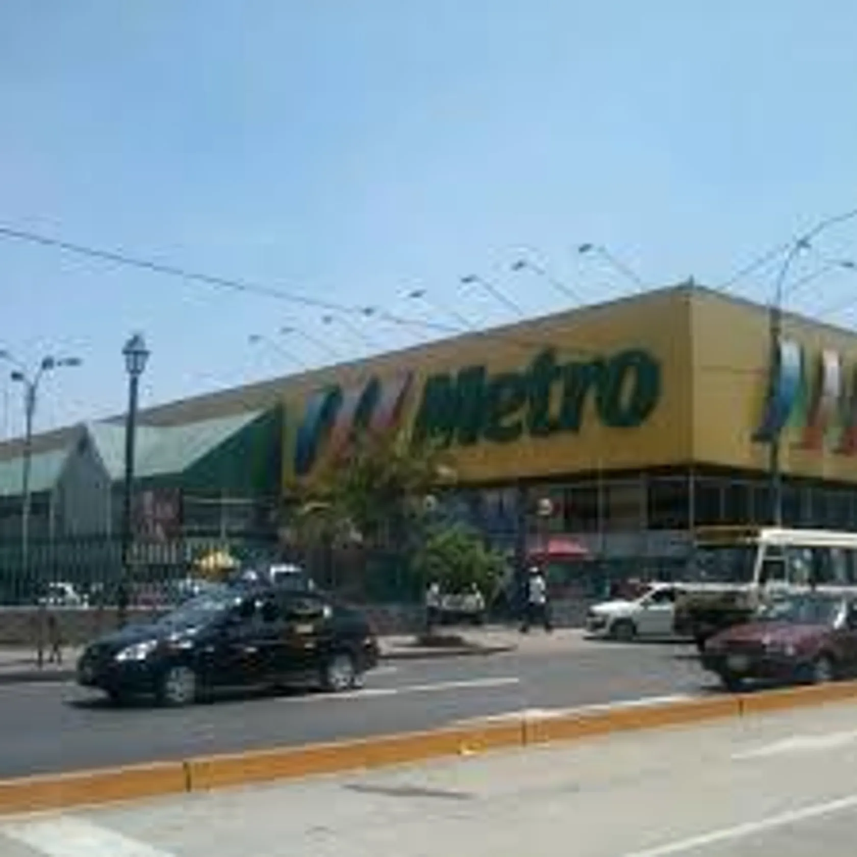Metro Breña