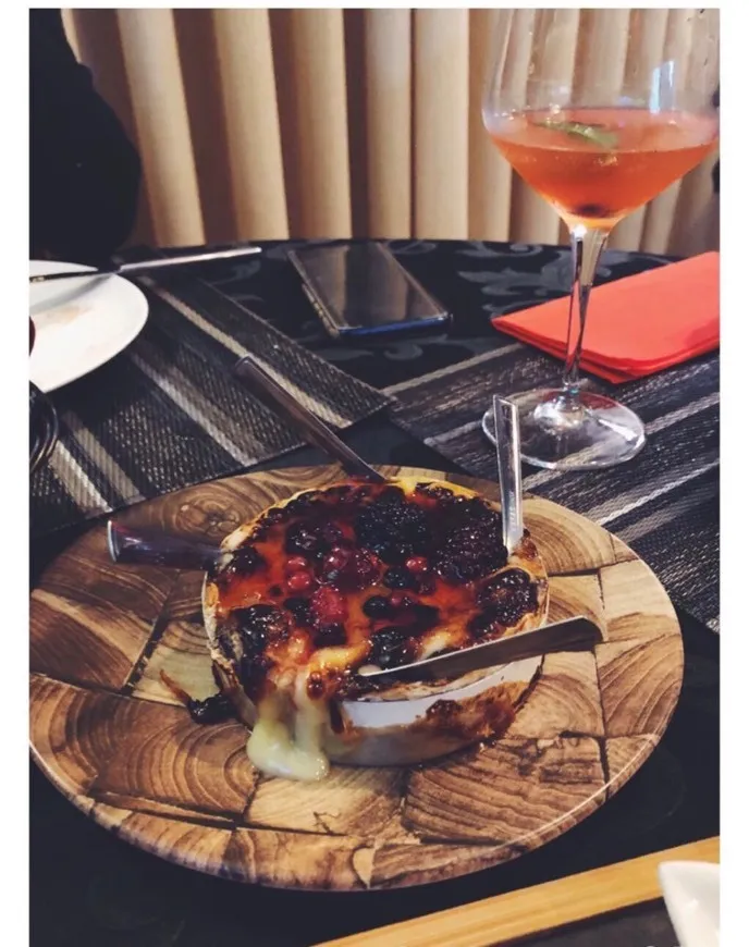 La Carte Tapas & Wine Bar