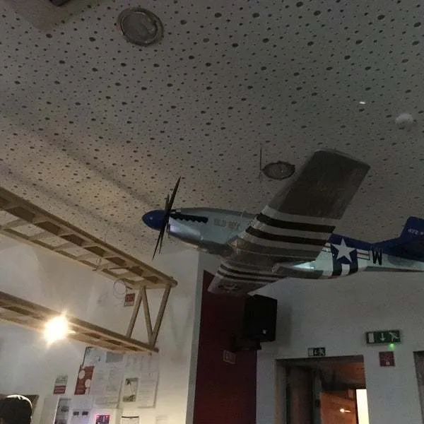 Porta aviões bar