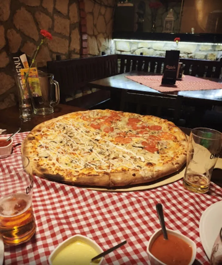 MEGA PIZZA