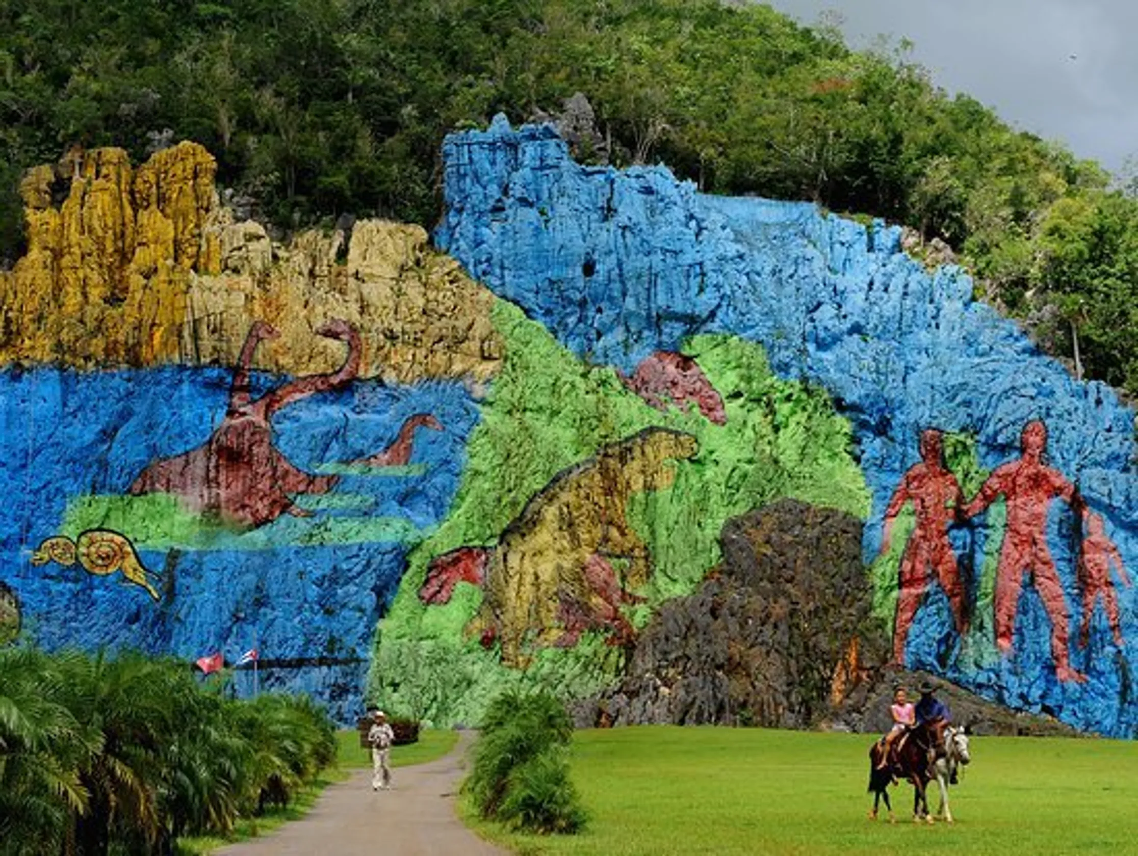 Mural de la Prehistoria