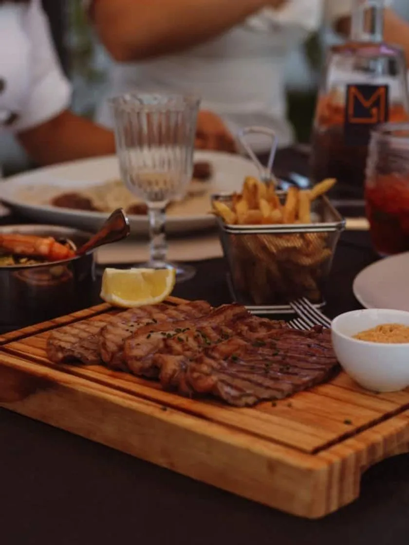 MENOSUM- Restaurante Bar