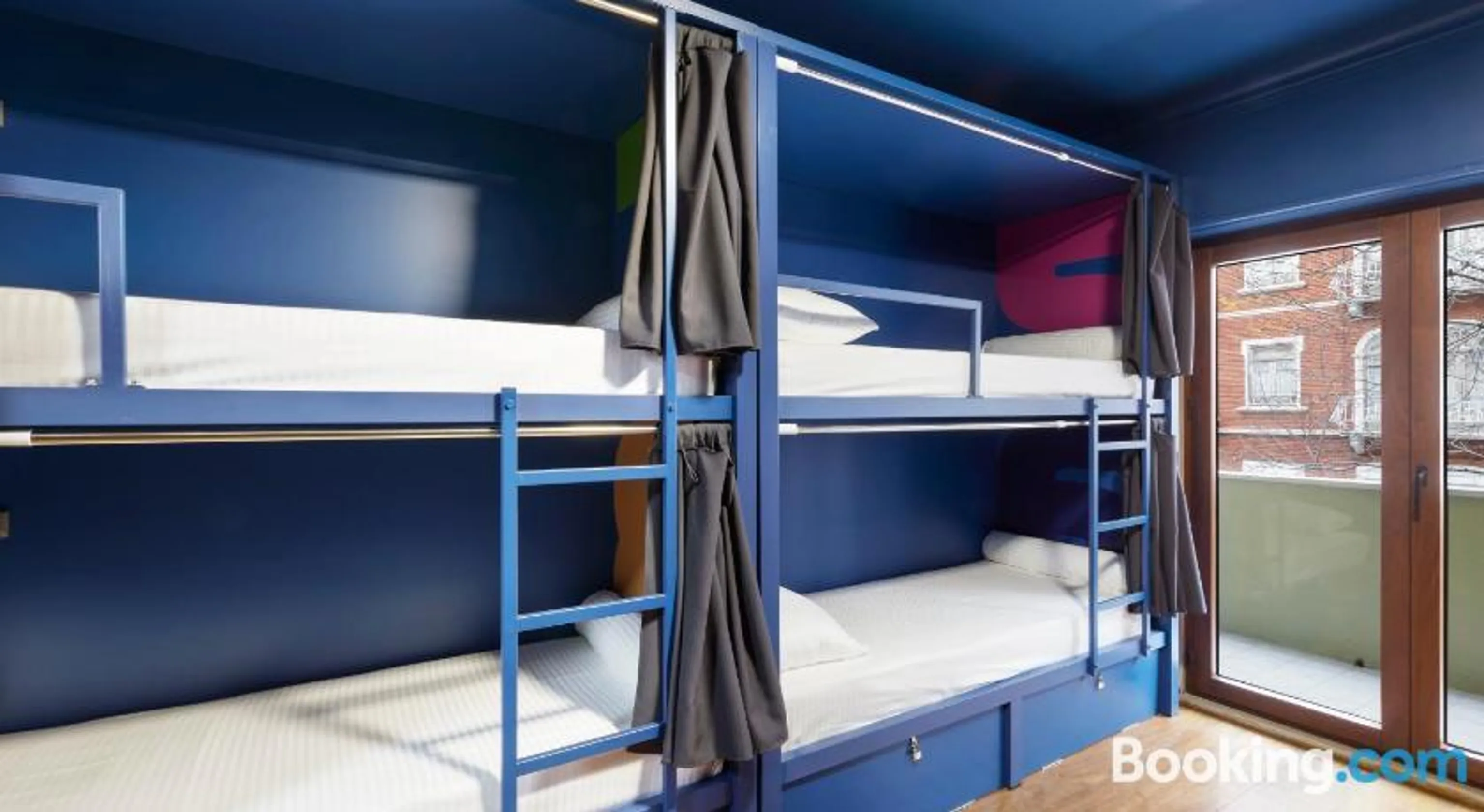 HUUX Hostel