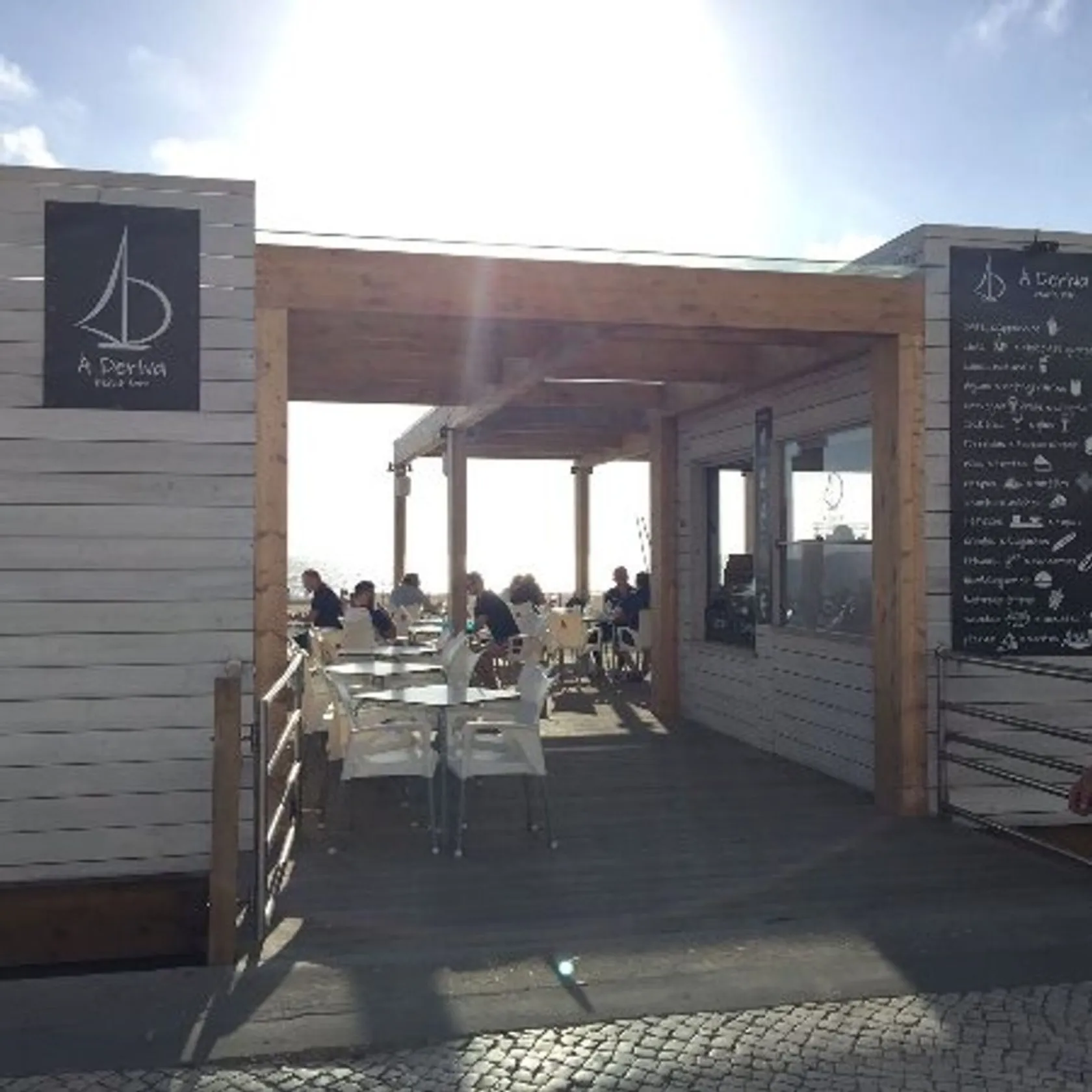 À Deriva Beach Bar