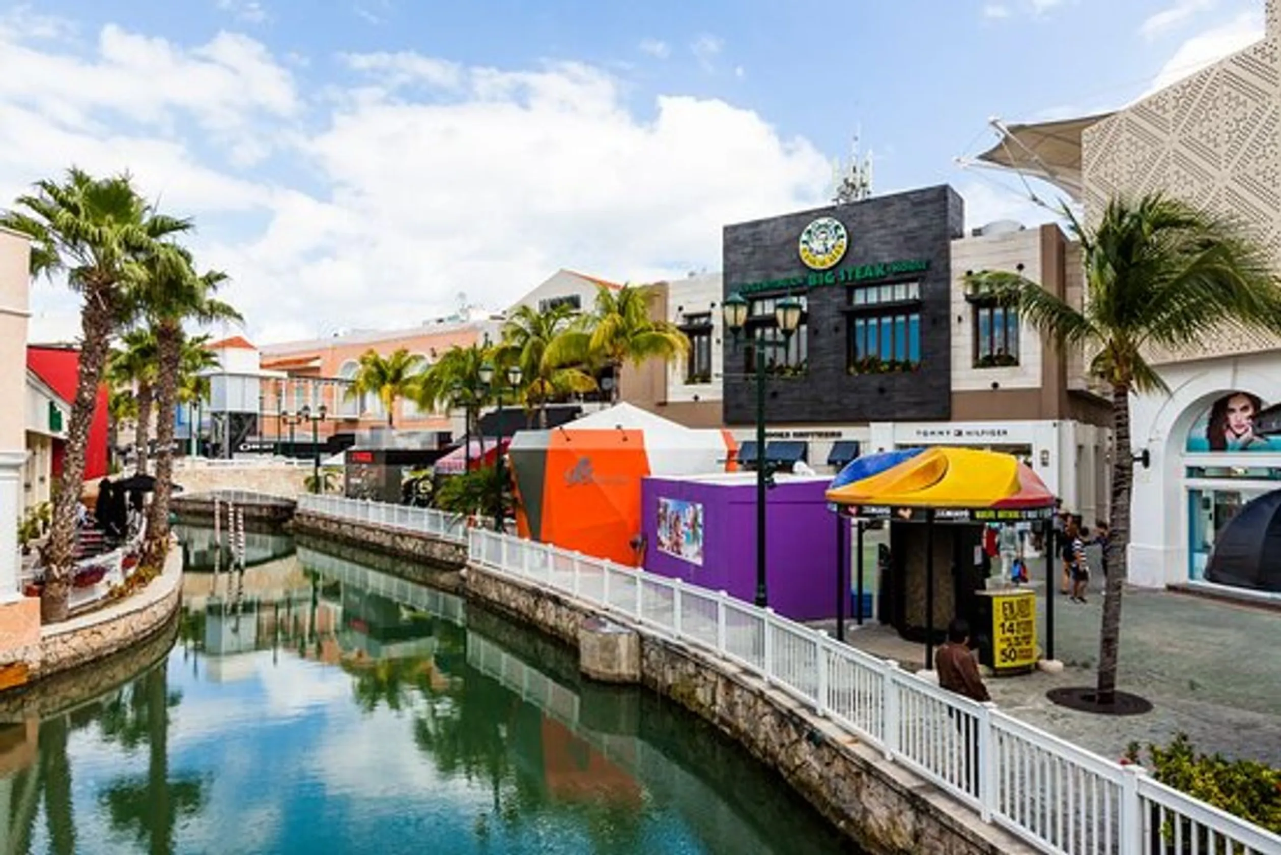 La Isla Shopping Village