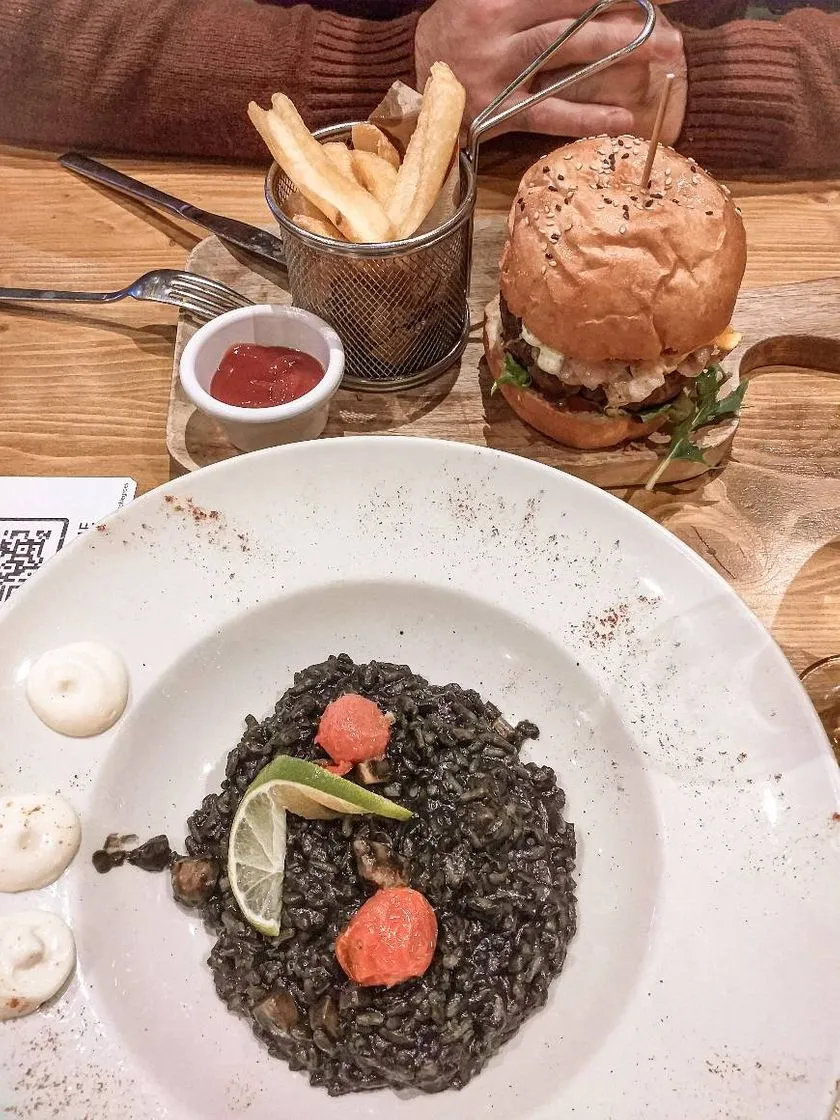 Manto Negro Tapas Bar