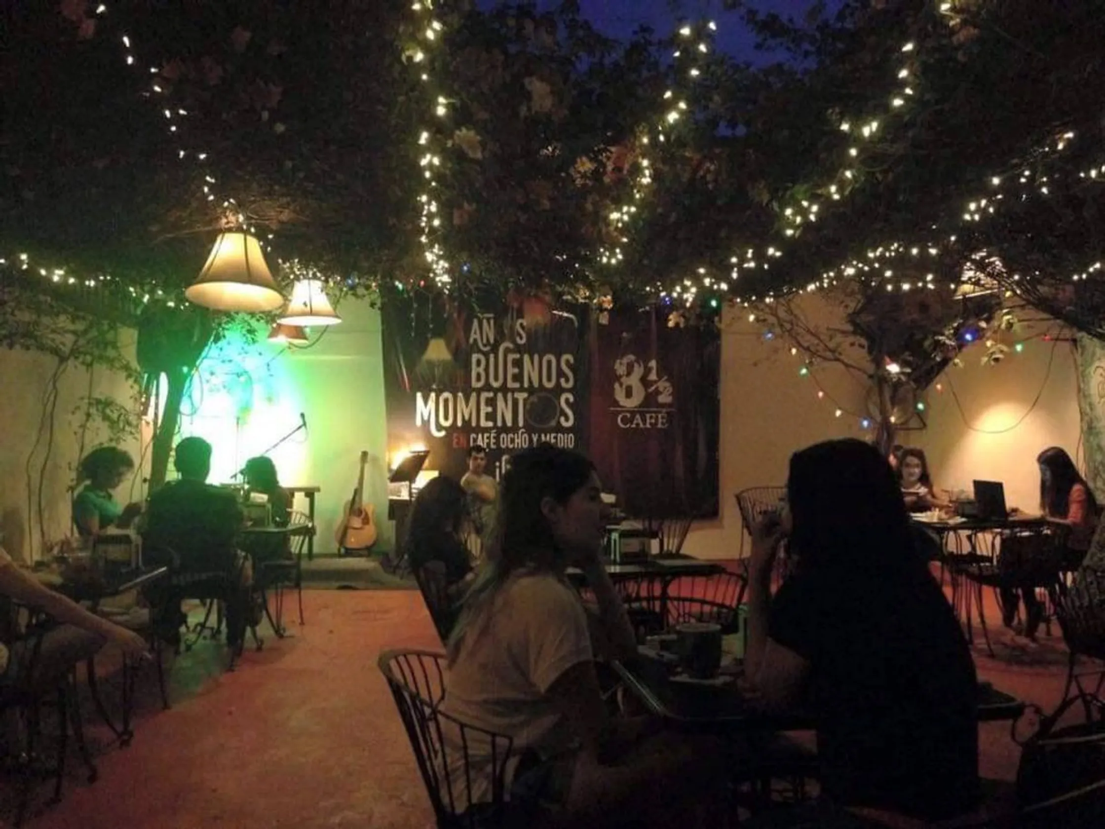 Café 8 1/2