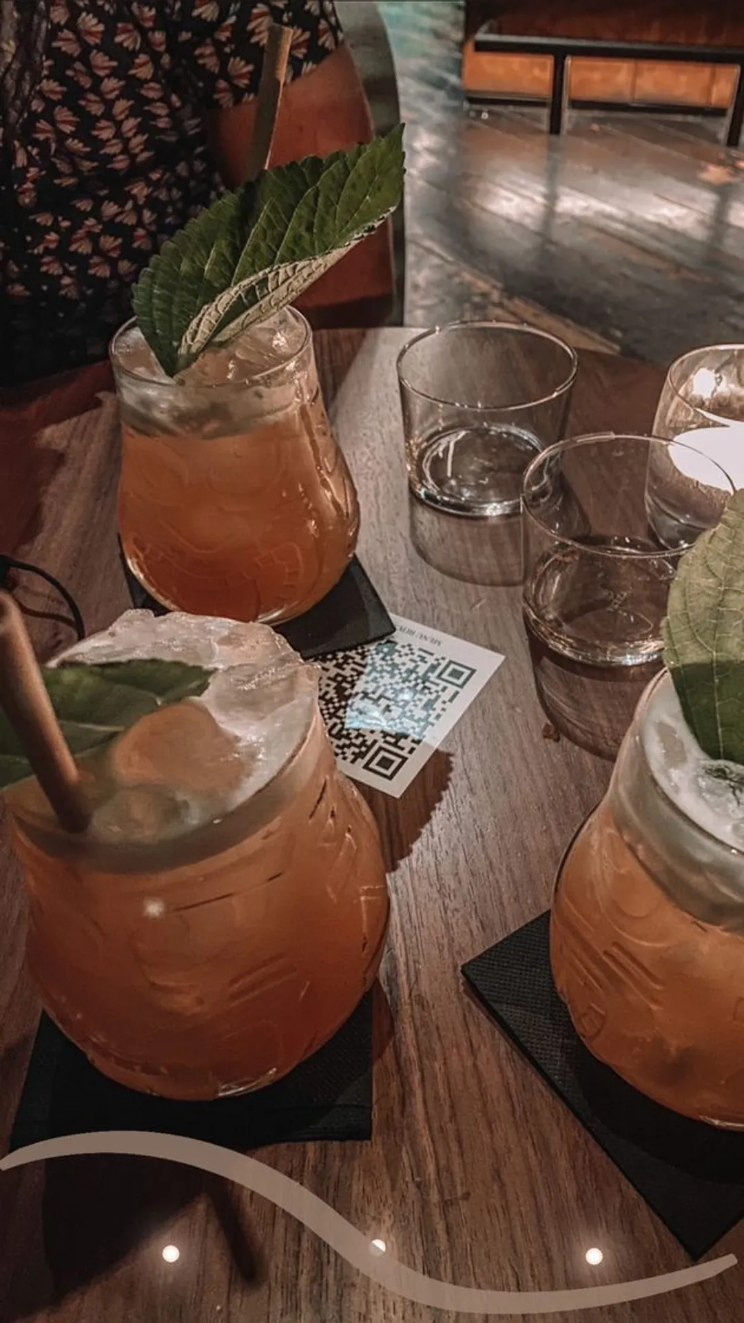 THE ROYAL COCKTAIL CLUB
