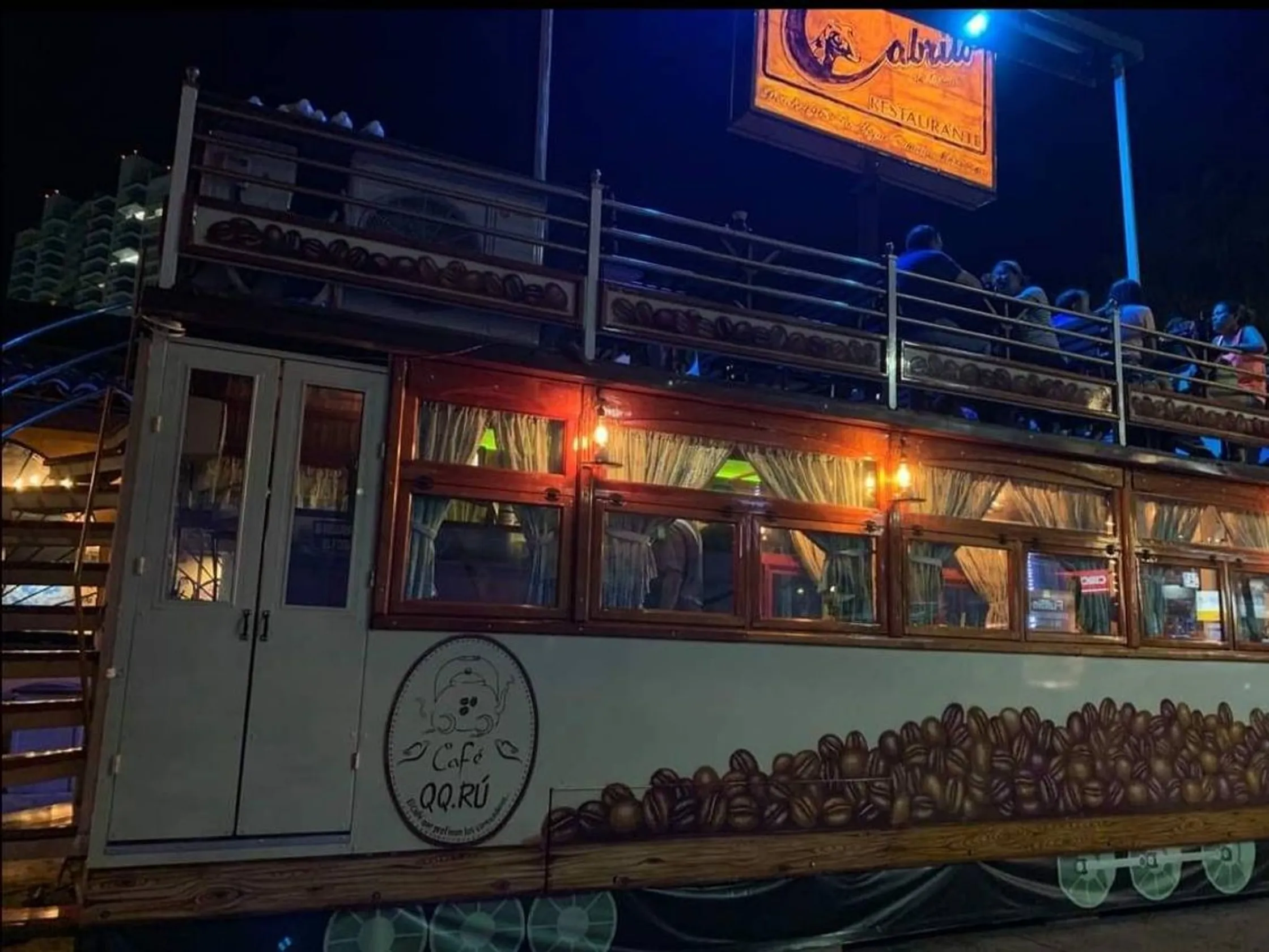 QQ.Rú. Café