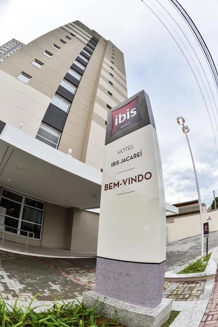 ibis Jacareí