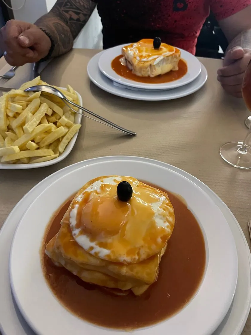AQuariu's Francesinhas Cervejaria|Cafetaria|Restaurante