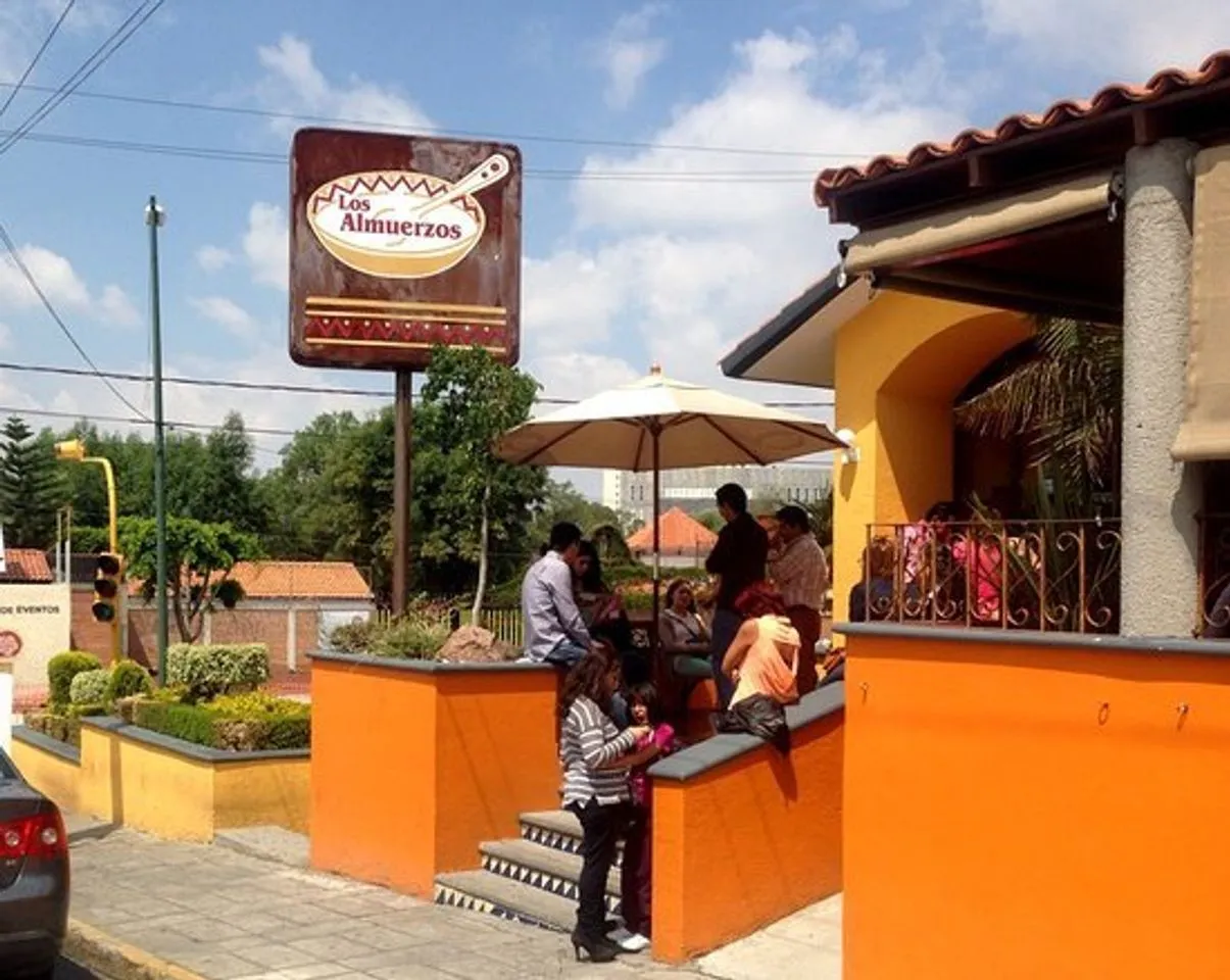 Los Almuerzos