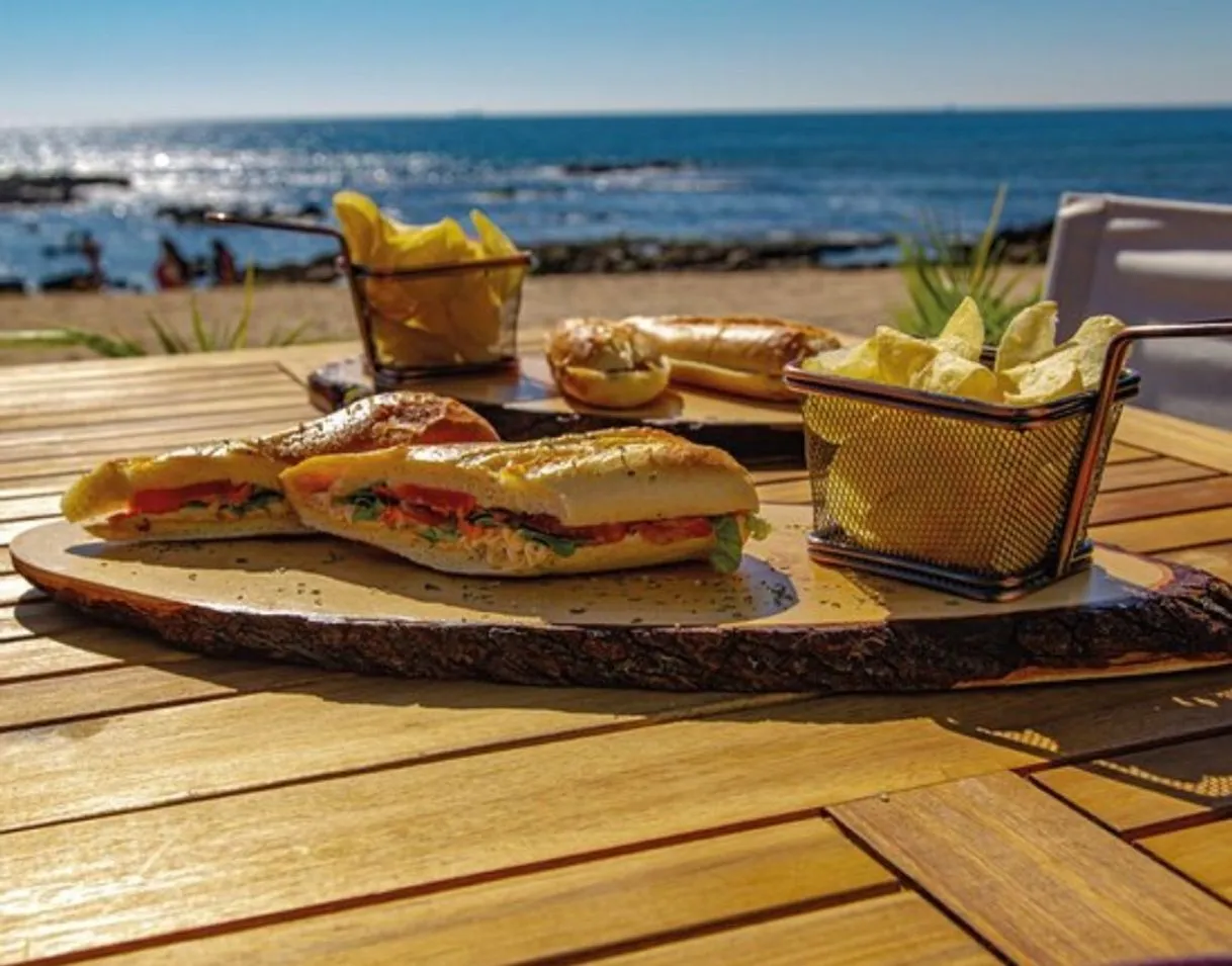 P4 Beach Lounge