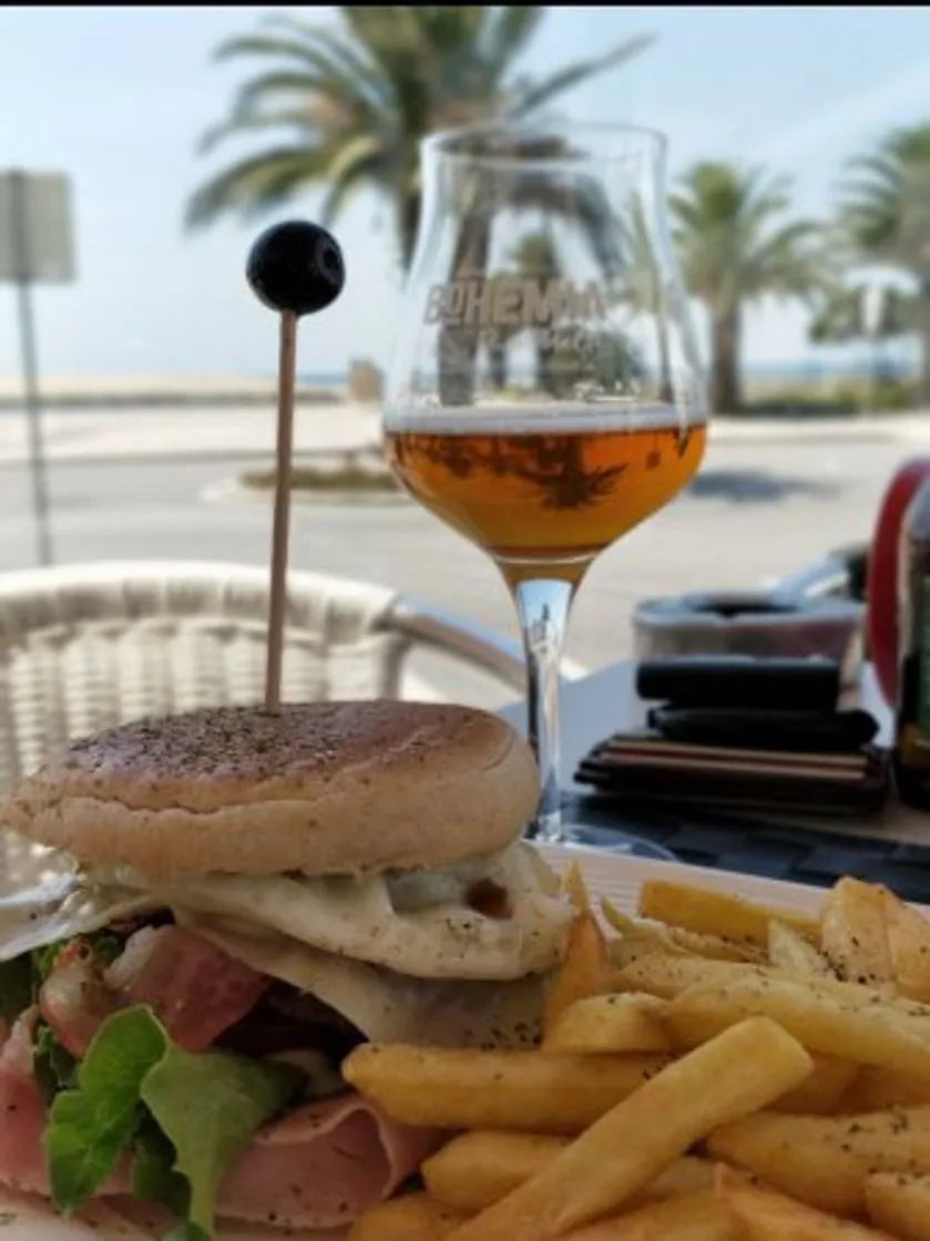 Marine Lounge