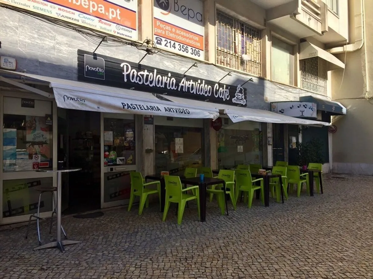ArtVideo Café