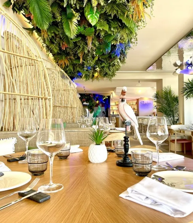 Gabbeach Restaurant & Cocktail Bar Lounge"
