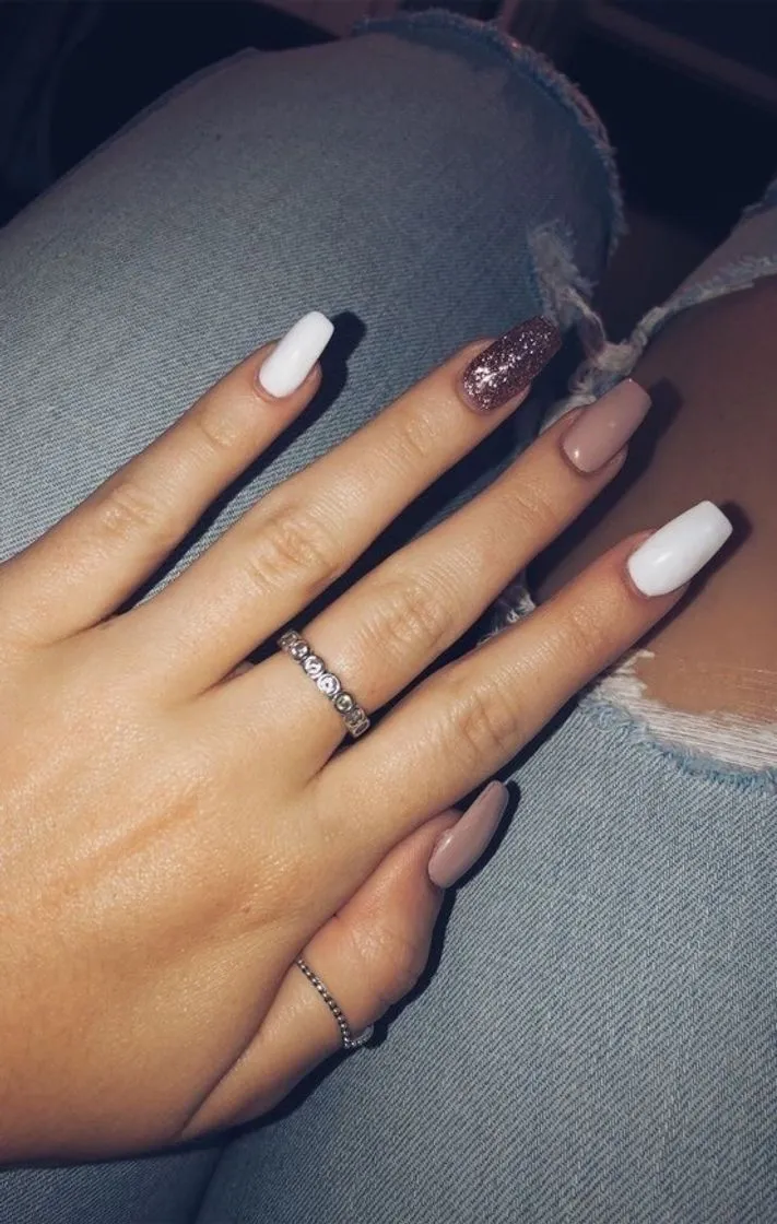 Unhas douradas