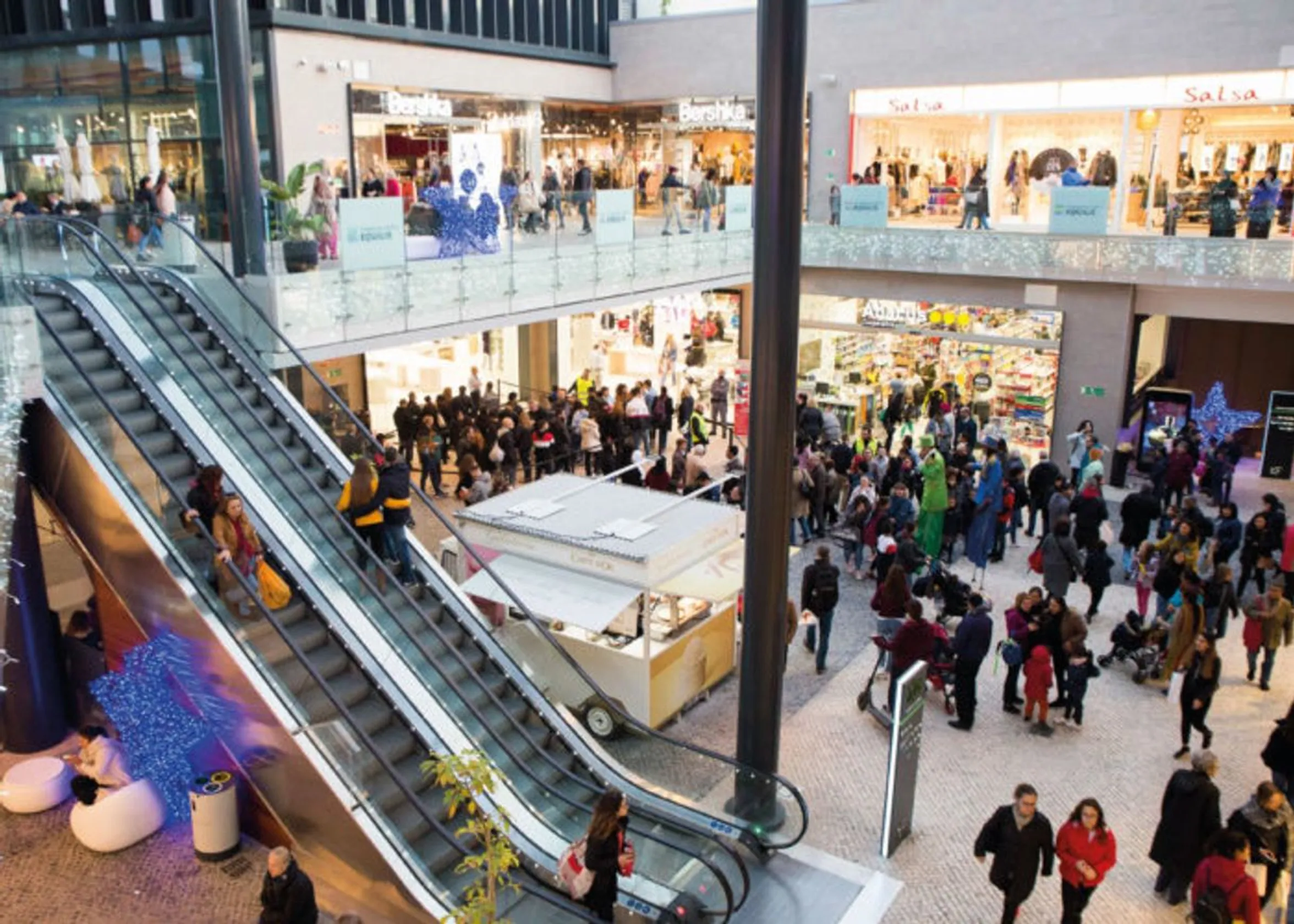 Finestrelles Shopping Centre