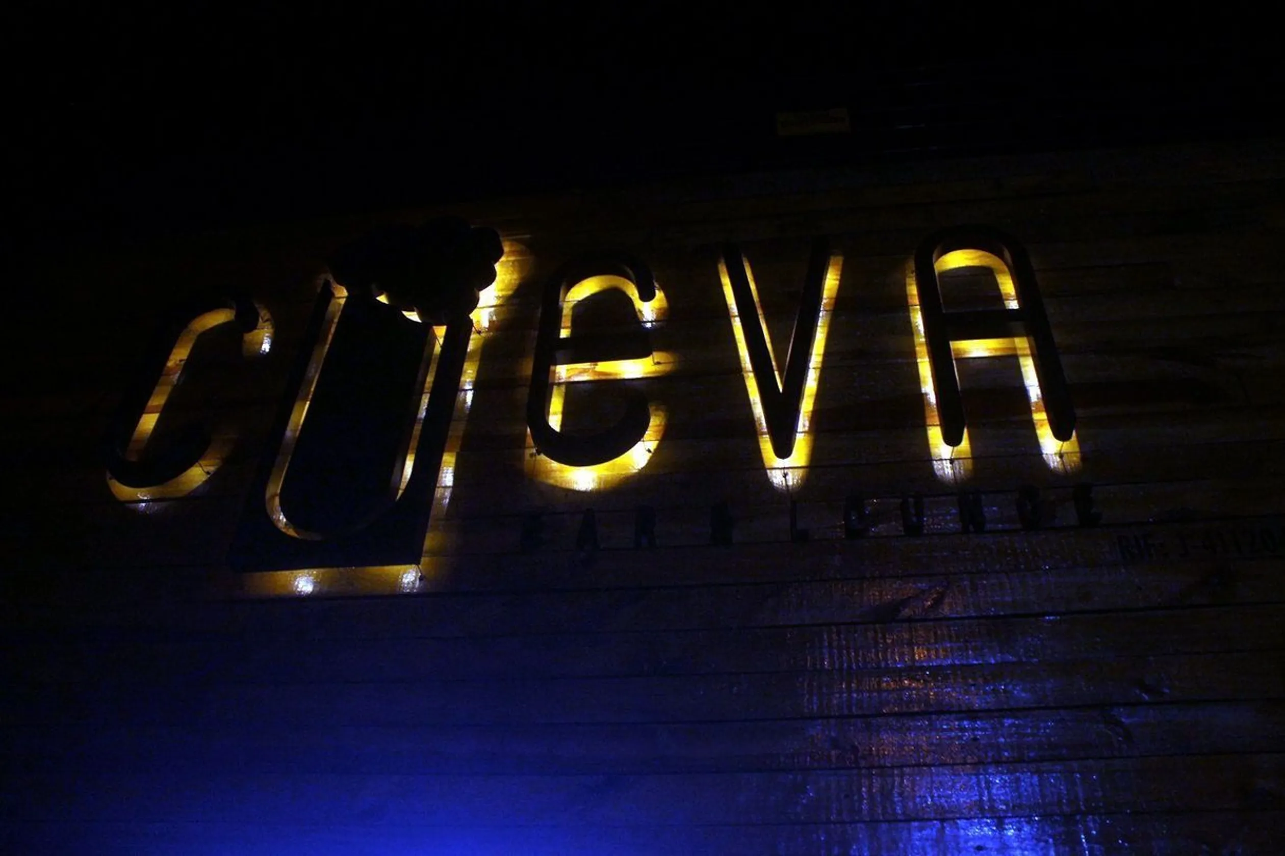 Cueva Bar & Lounge