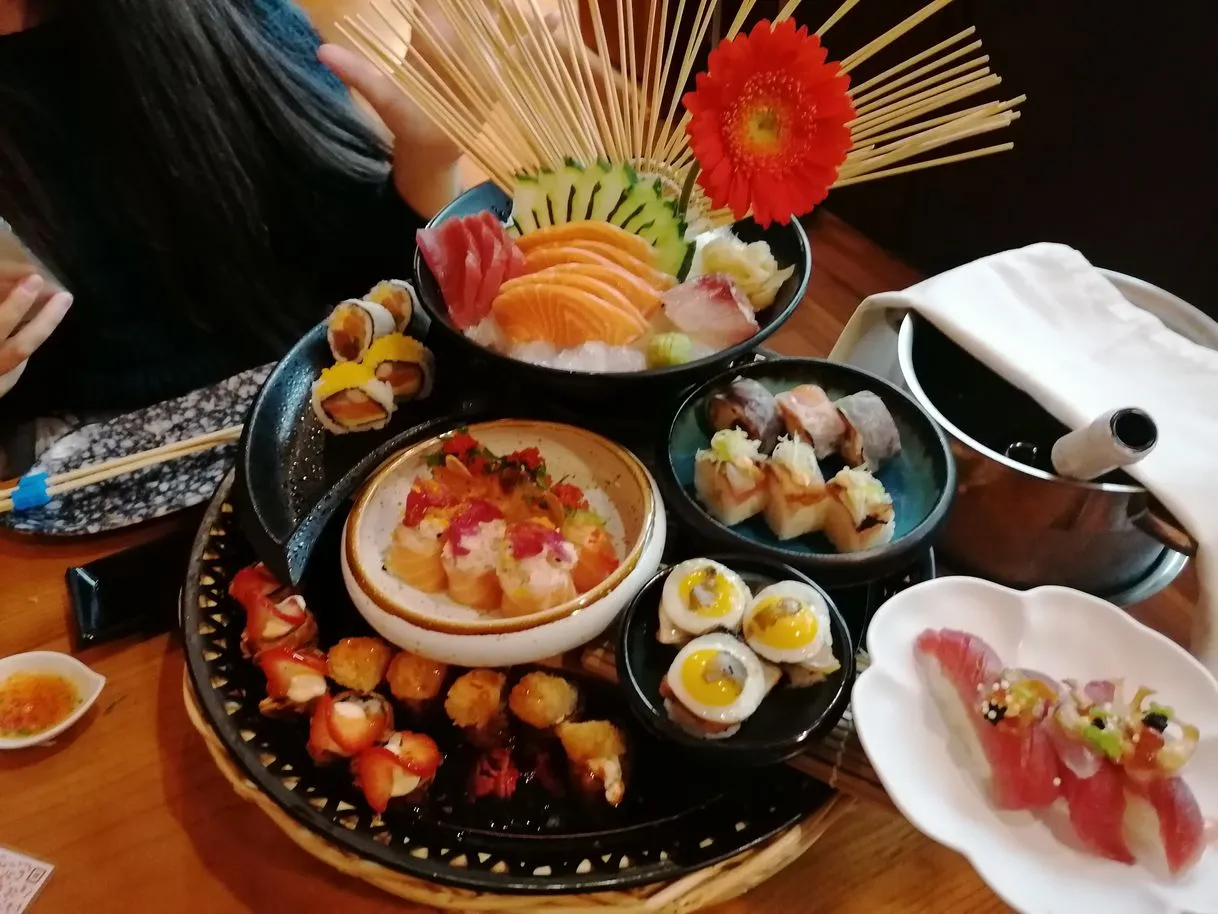 YÜJIN Premium Sushi (Feira)