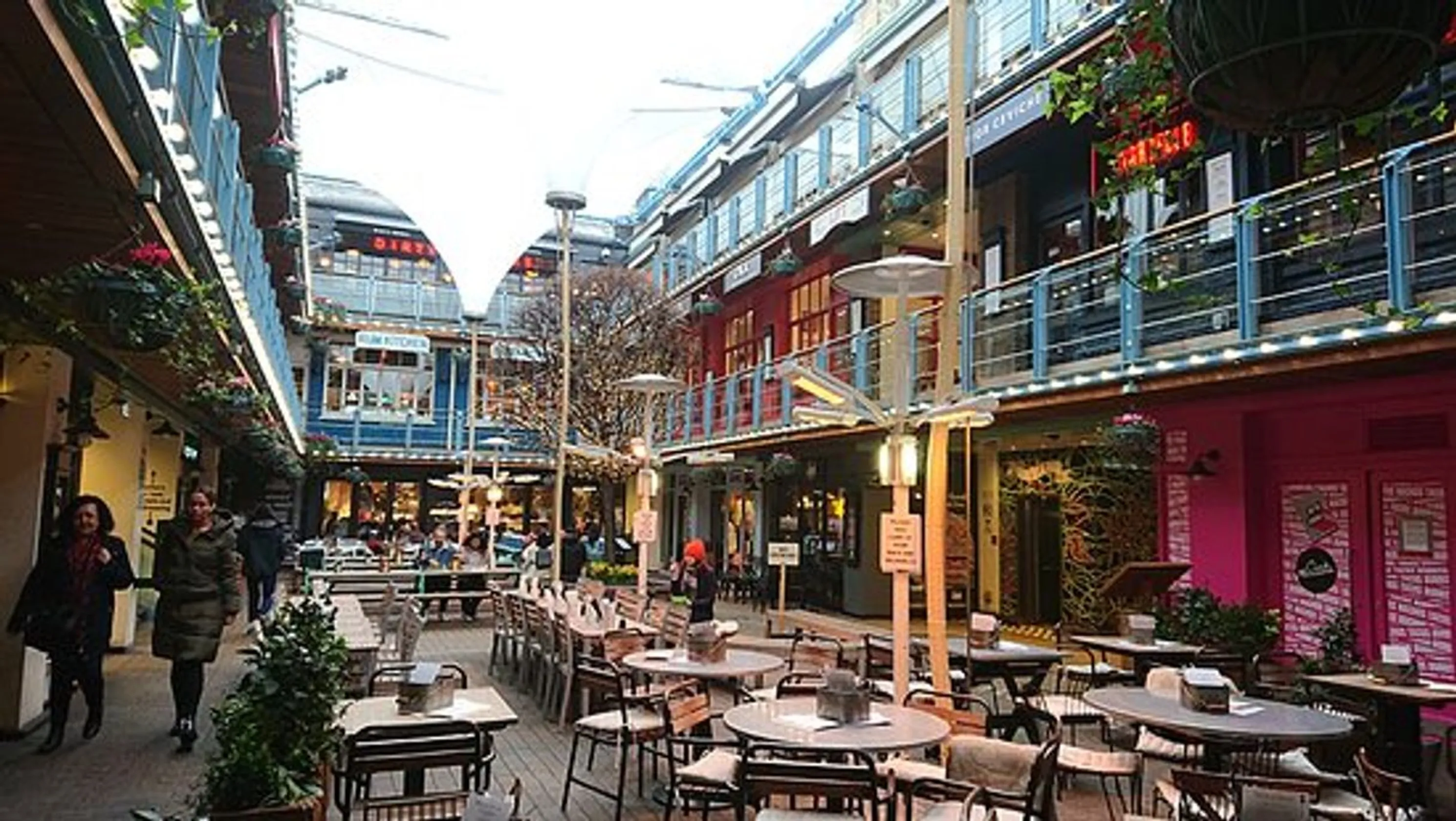 Kingly Court